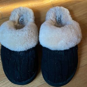 Women’s UGGS sheepskin clogs